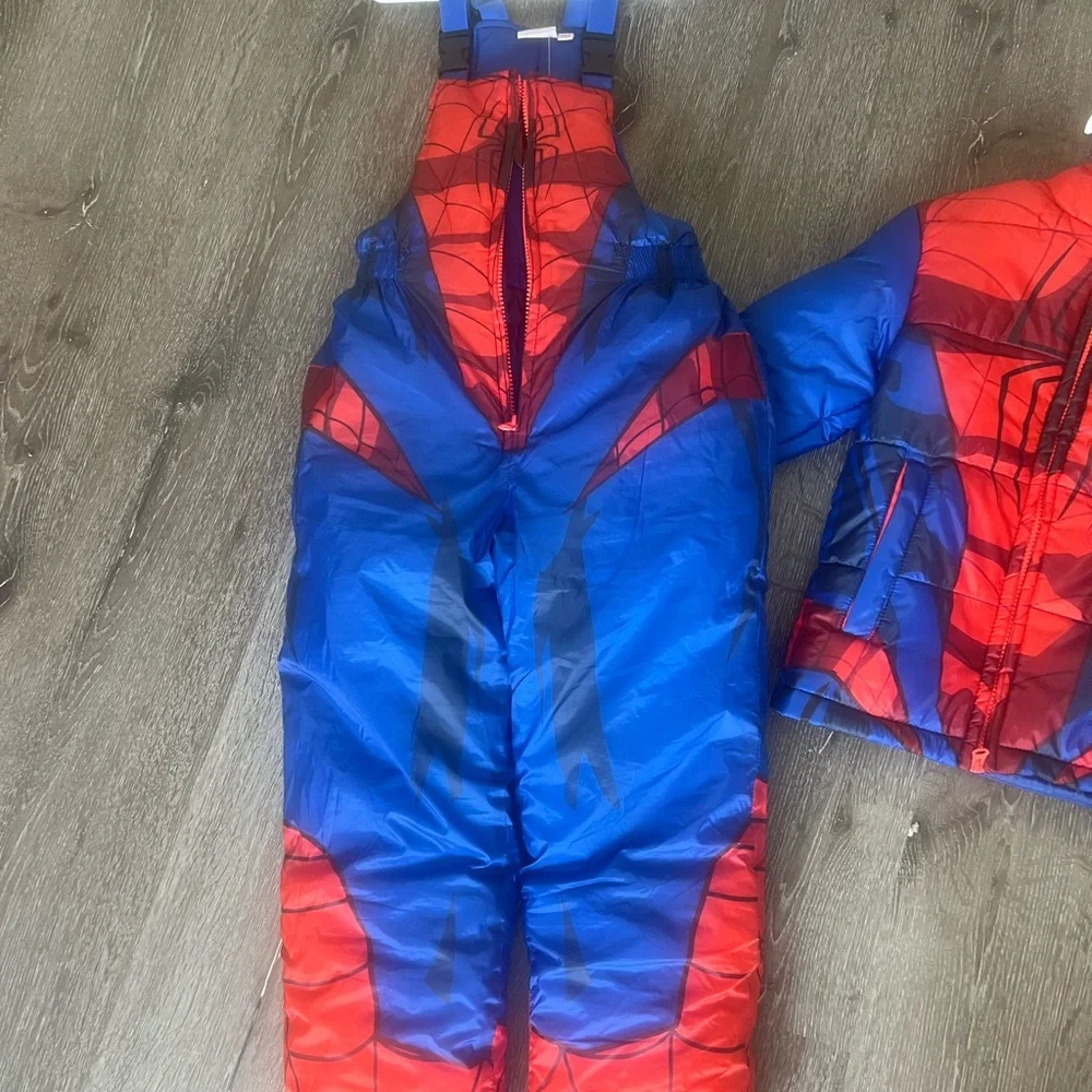 Kids Spider-Man snow suit Puffer Jacket and bib size 5/6 - Picture 2 of 3